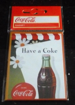 9376-10 € 2,50 coca cola ijzeren magneet 9x6,5 cm